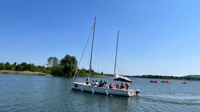 Promenade sailboat (6)