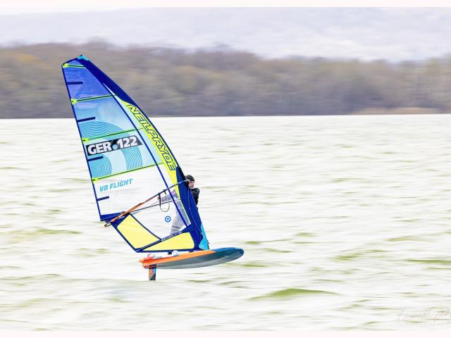 Pratique du Windfoil au lac de Madine