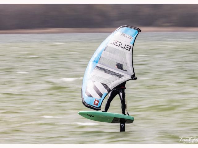 Pratique du Wingfoil au lac de Madine